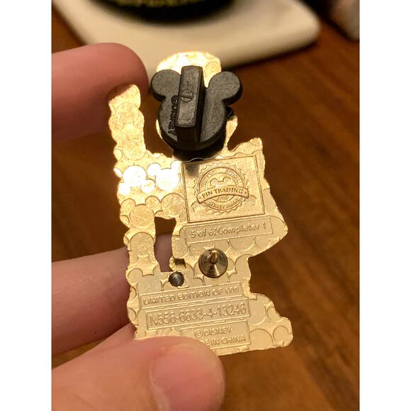 Donald Duck Soldier Nutcracker Happy Holdidays Chaser LE 600 Disney Pin - Picture 2 of 2